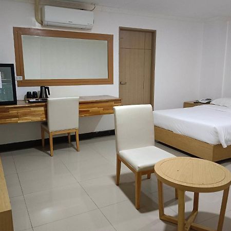 Punta Clark Hotel Clark Field Buitenkant foto