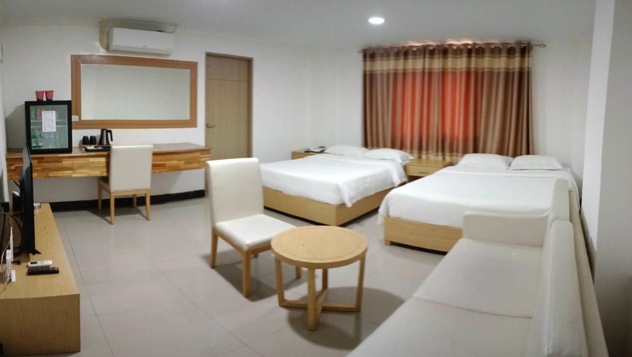 Punta Clark Hotel Clark Field Buitenkant foto
