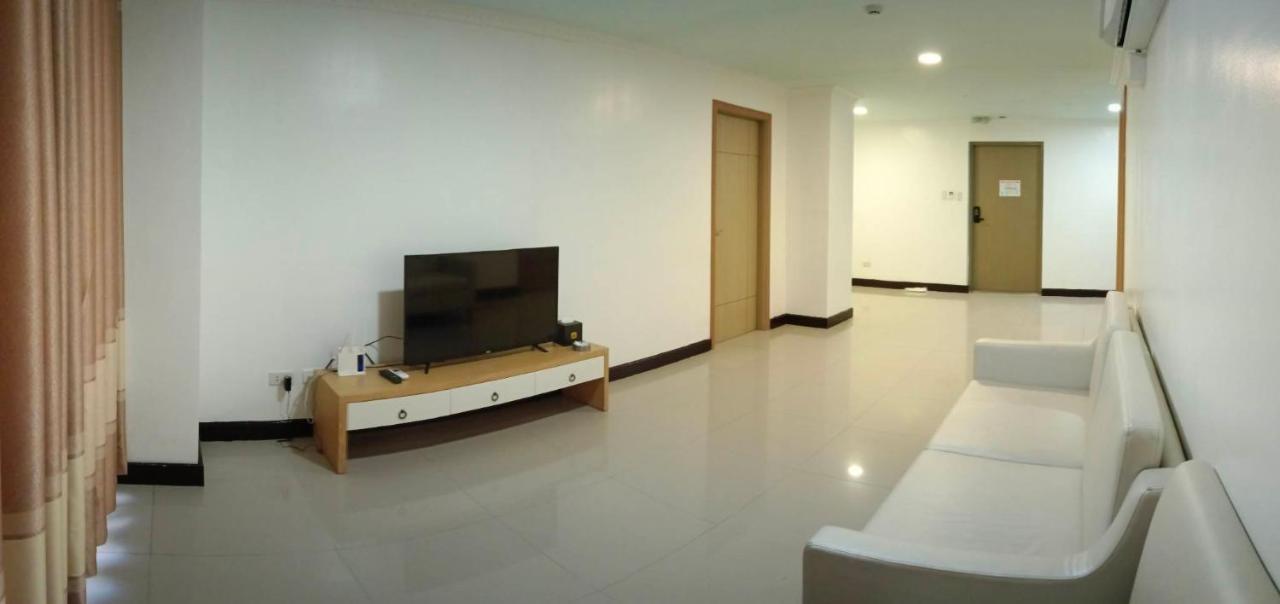 Punta Clark Hotel Clark Field Buitenkant foto