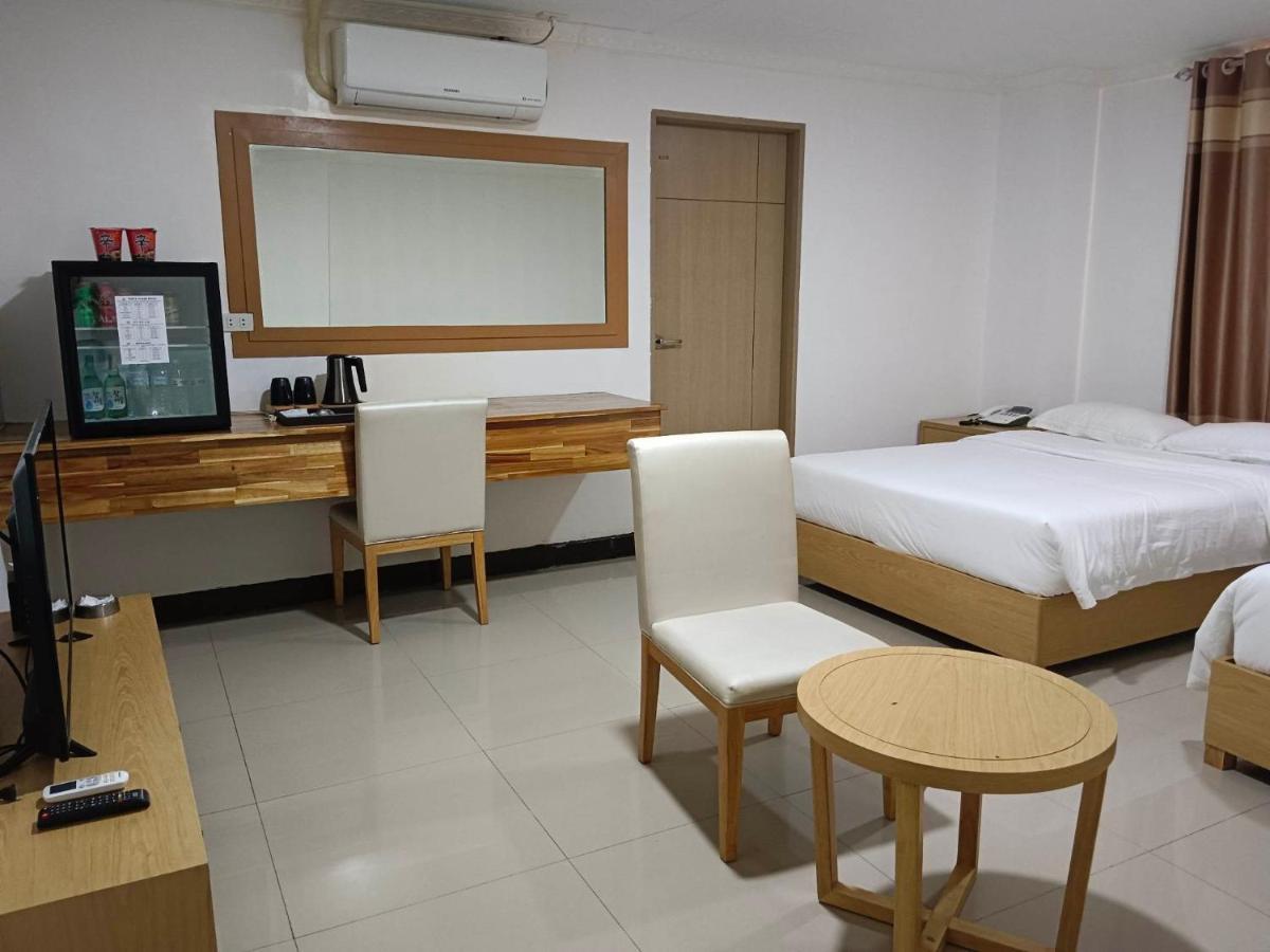 Punta Clark Hotel Clark Field Buitenkant foto