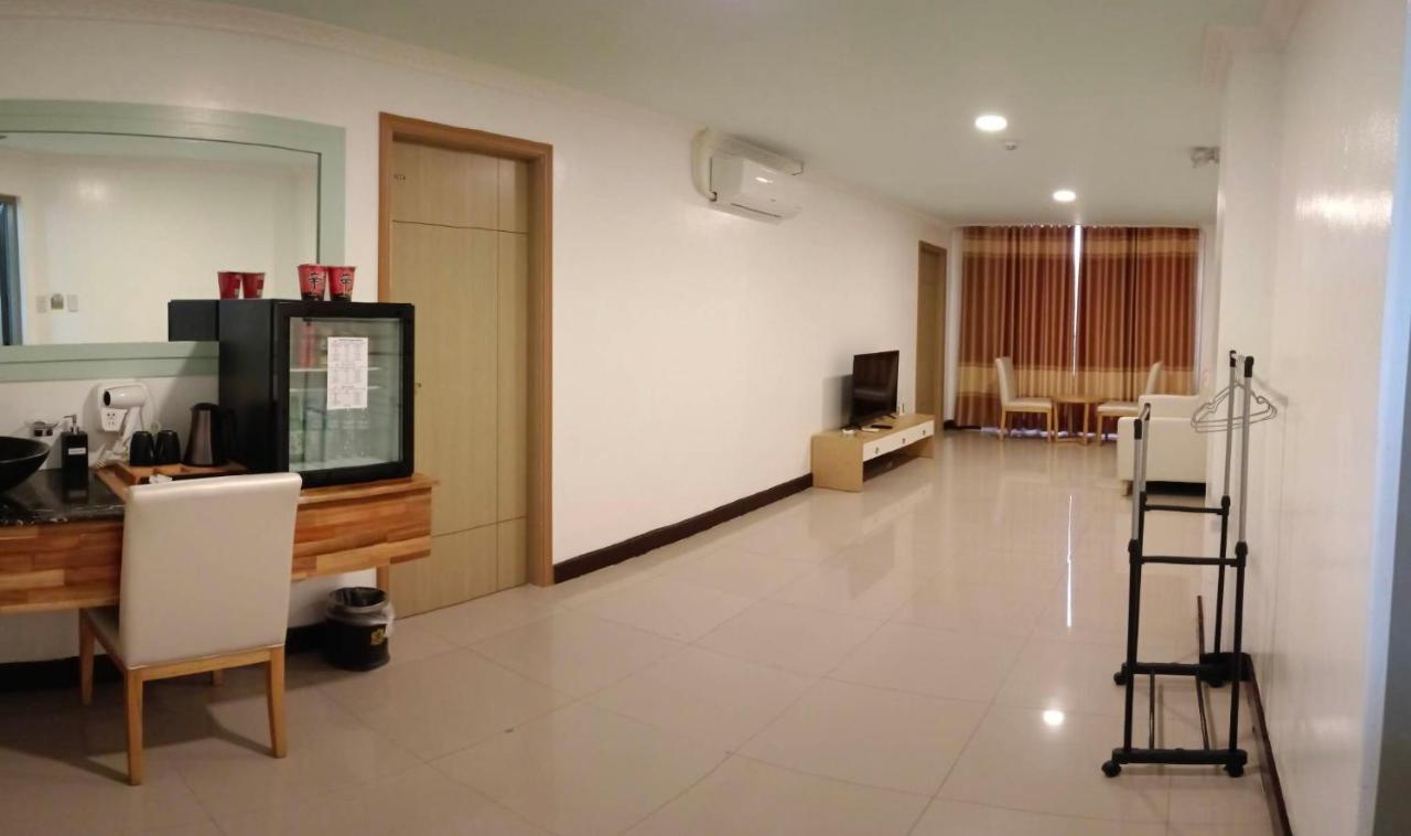 Punta Clark Hotel Clark Field Buitenkant foto