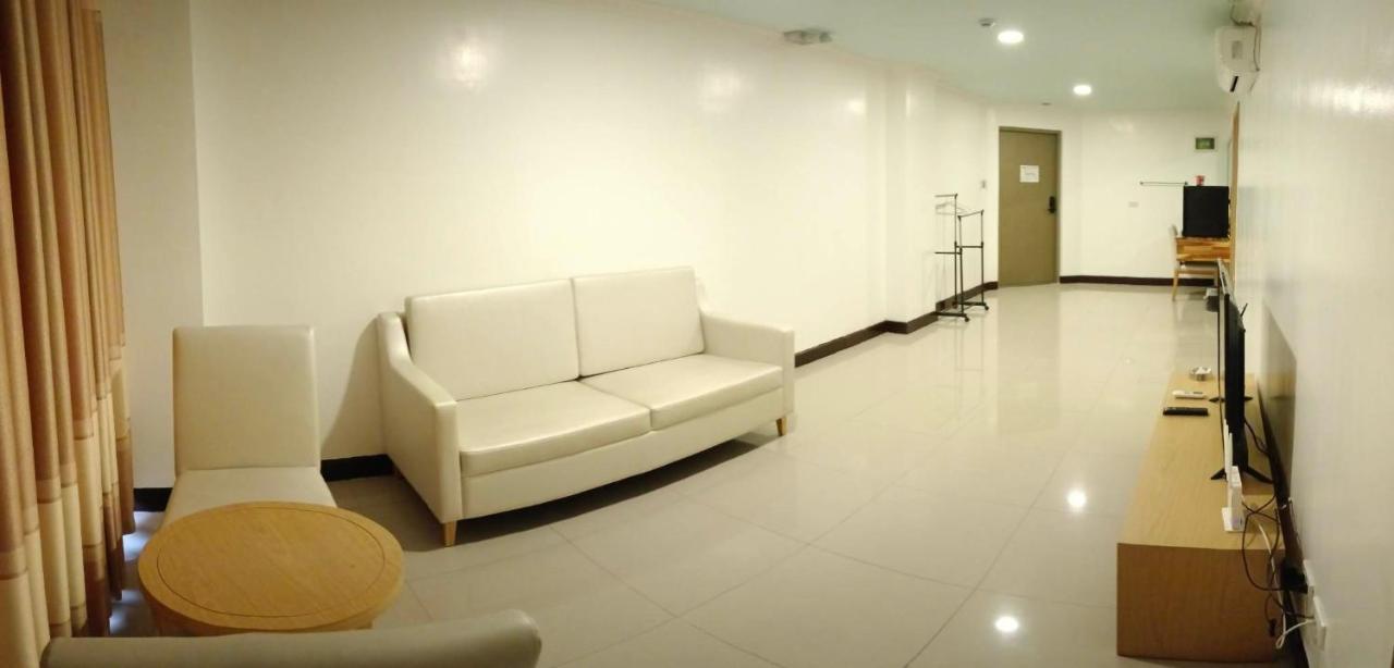 Punta Clark Hotel Clark Field Buitenkant foto