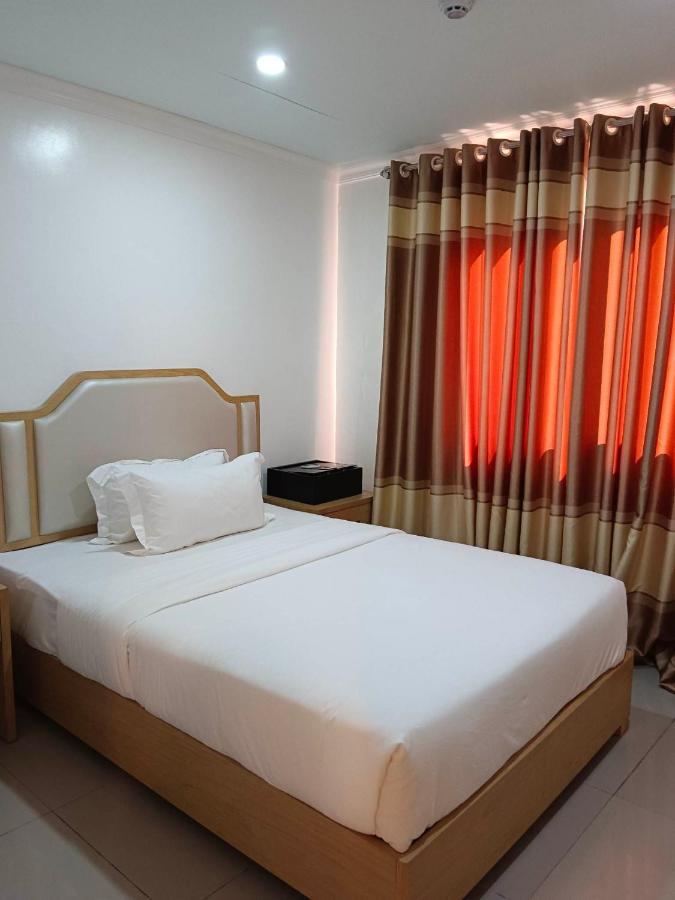 Punta Clark Hotel Clark Field Buitenkant foto