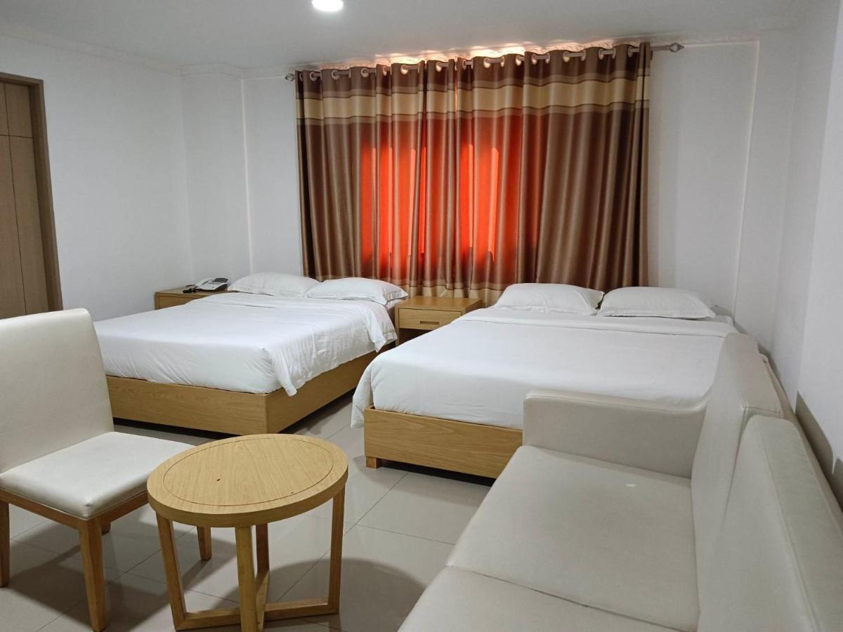 Punta Clark Hotel Clark Field Buitenkant foto