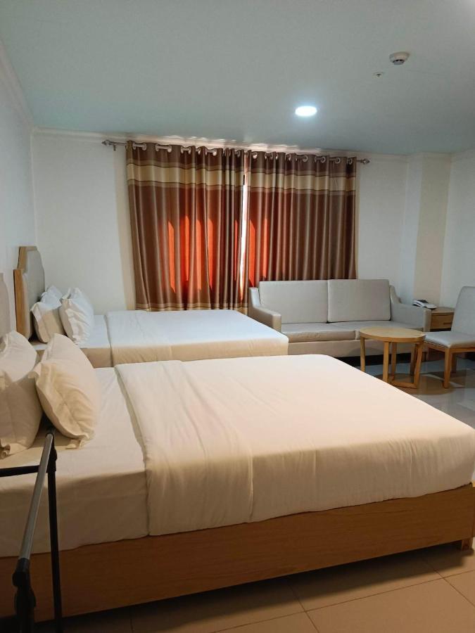 Punta Clark Hotel Clark Field Buitenkant foto