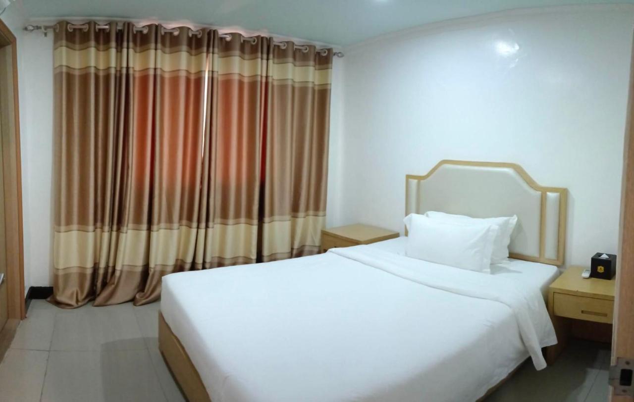 Punta Clark Hotel Clark Field Buitenkant foto