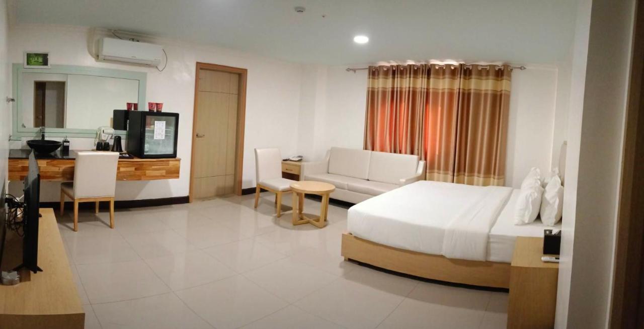 Punta Clark Hotel Clark Field Buitenkant foto