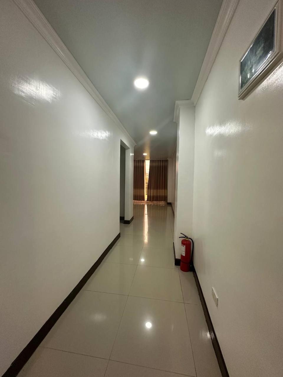 Punta Clark Hotel Clark Field Buitenkant foto