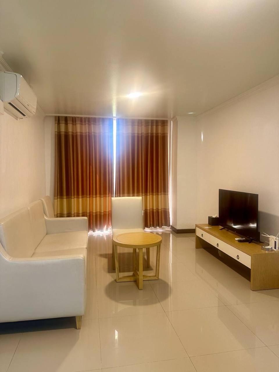 Punta Clark Hotel Clark Field Buitenkant foto