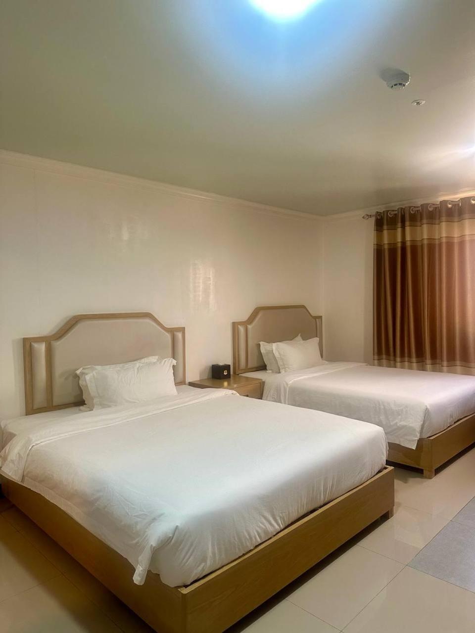 Punta Clark Hotel Clark Field Buitenkant foto