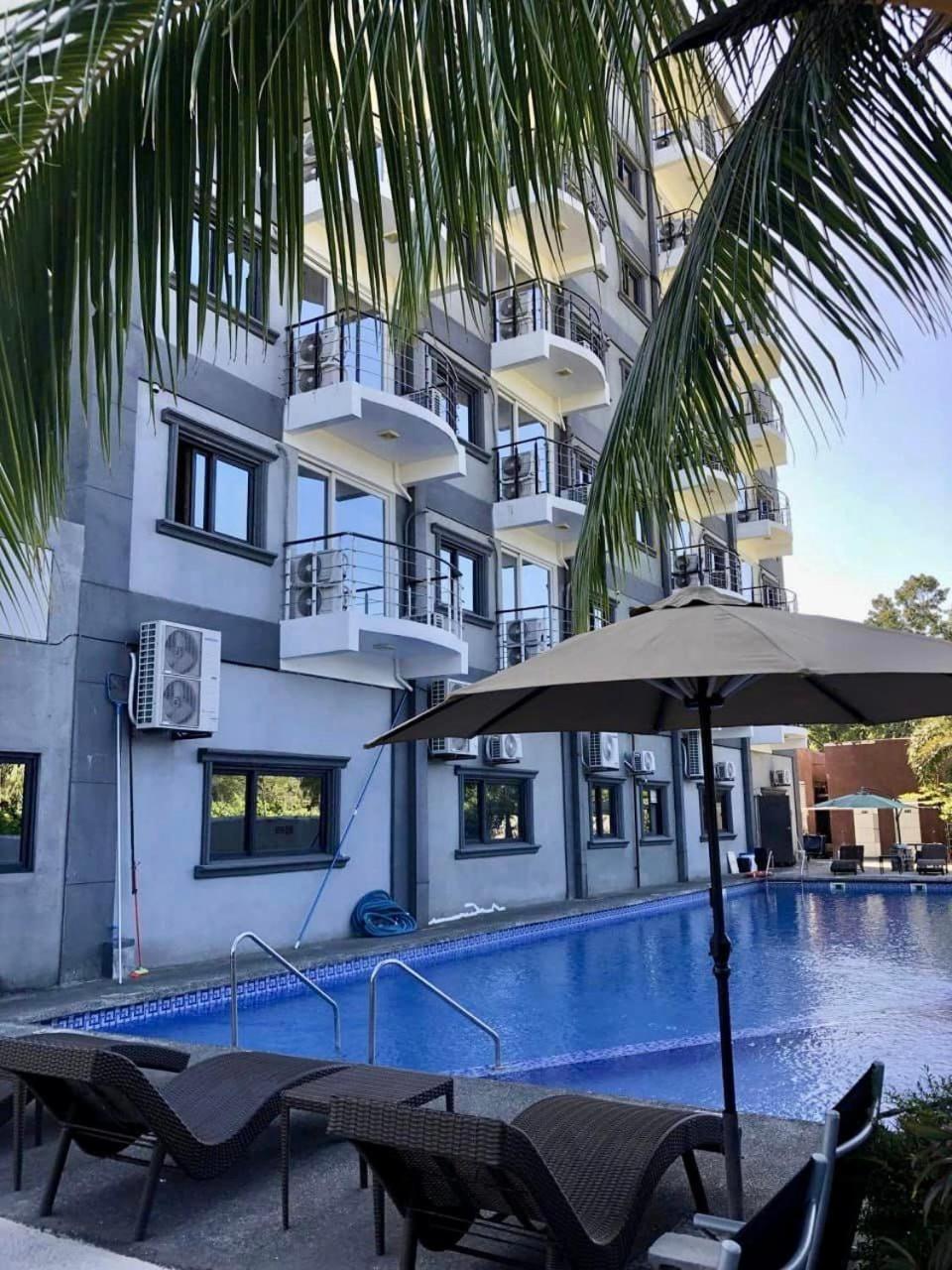 Punta Clark Hotel Clark Field Buitenkant foto