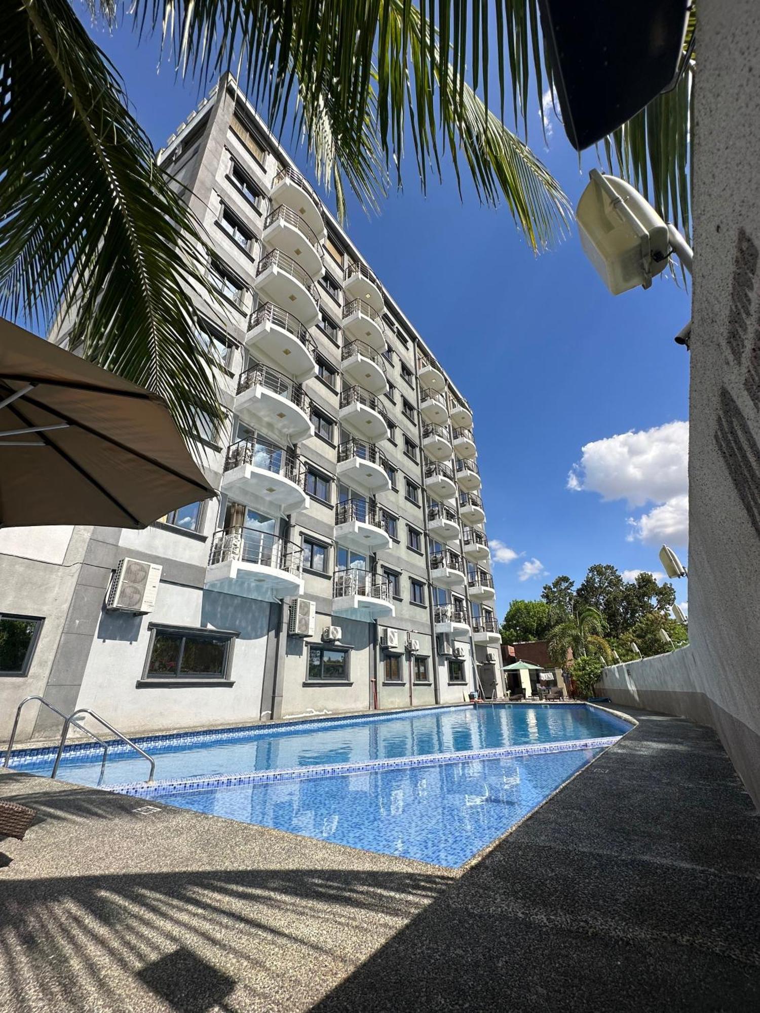 Punta Clark Hotel Clark Field Buitenkant foto